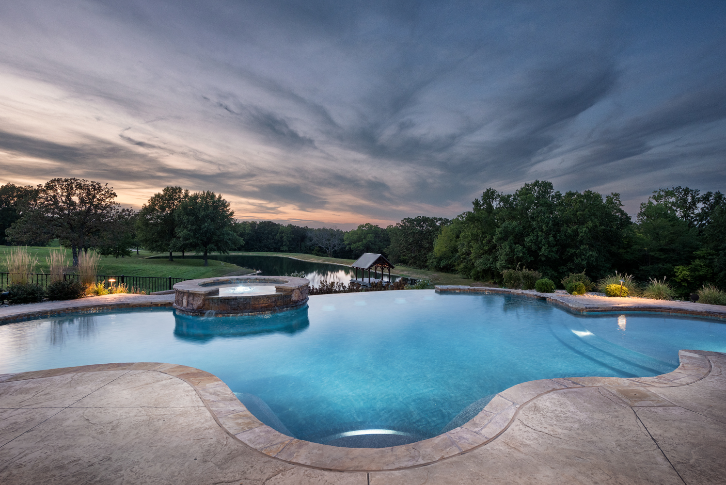 infinity edge swimming pool St. Louis