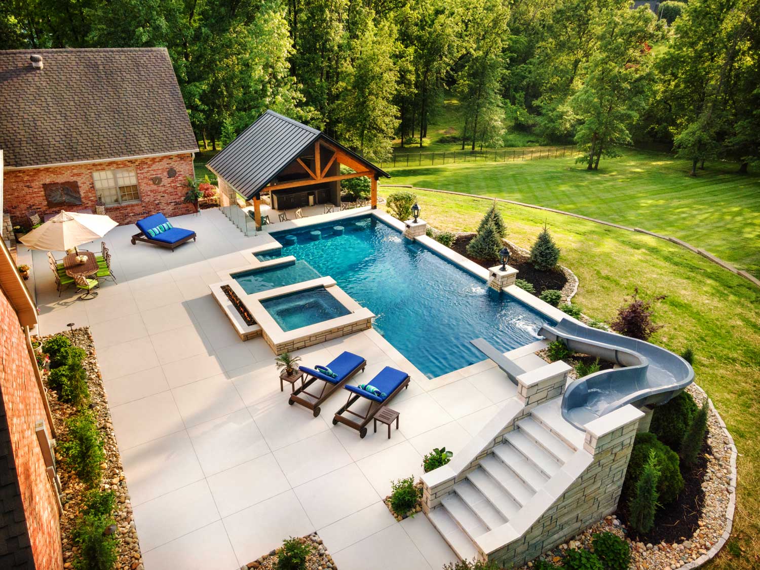 Custom inground Bethalto, Illinois swimming pool by Oasis Pools