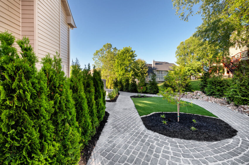 landscaping-pathway-cobblestone