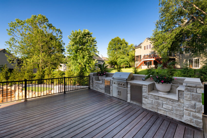 outdoor-kitchen-on-deck