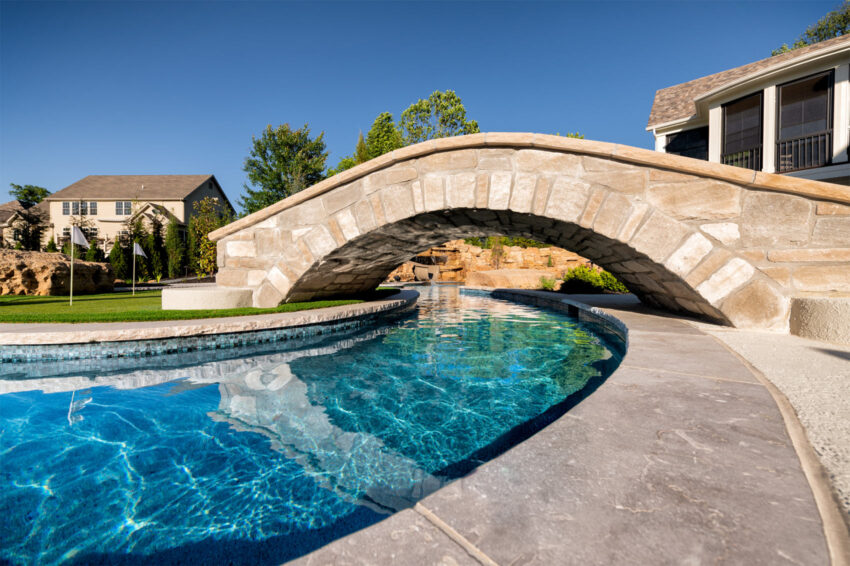 pool-bridge-closeup-view
