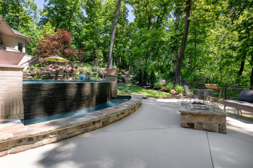 curved-waterfall-infinity-pool