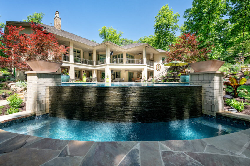 infinity-pool-waterfall-closeup