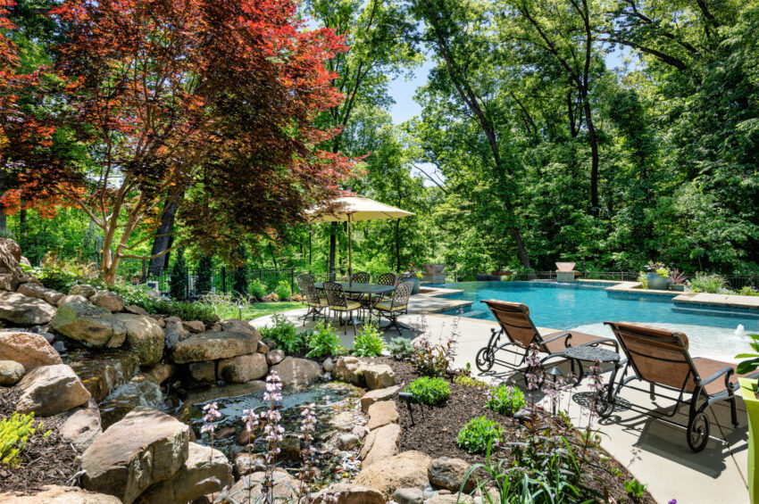 landscaping-woods-swimming-pool