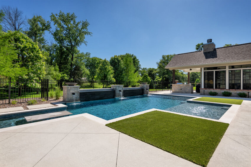 pool-sunshelf-waterwall-table