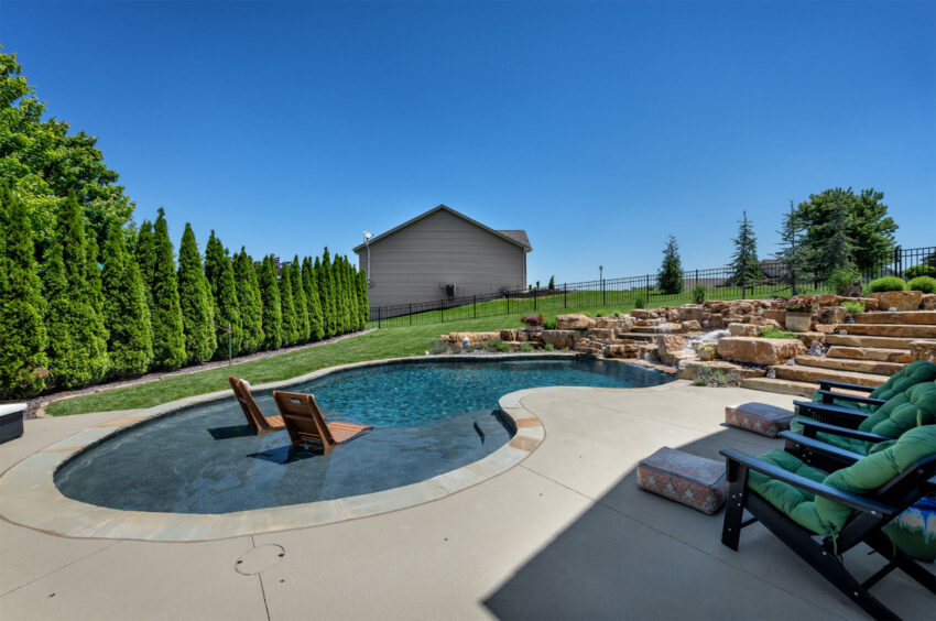 pool-view-behind-bajashelf