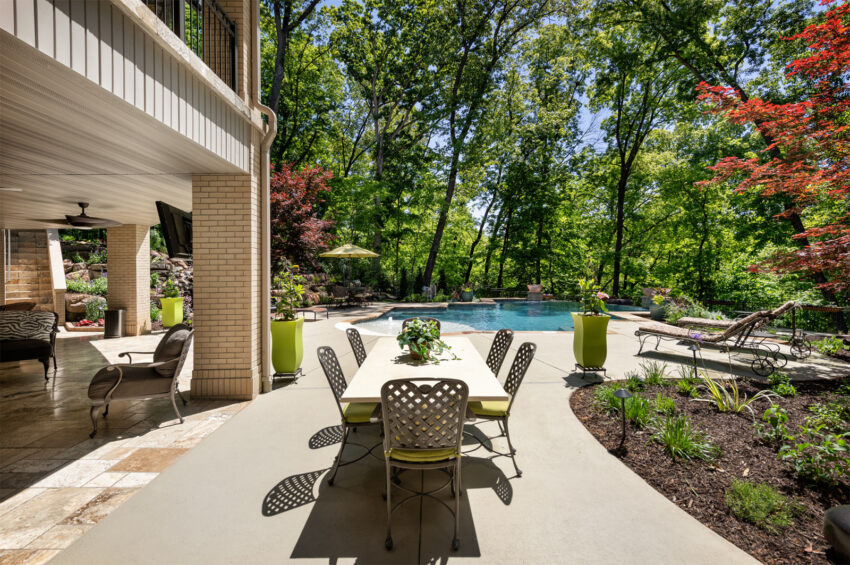 seating-view-swimming-pool